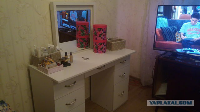 Столик для жены