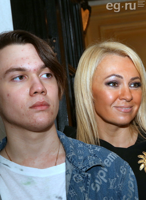 «Нелепого» 15-летнего сына Яны Рудковской высмеяли в Сети за его реальную внешность «Нелепого» 15-летнего сына Яны Рудковской высмеяли в Сети за его реальную внешность
