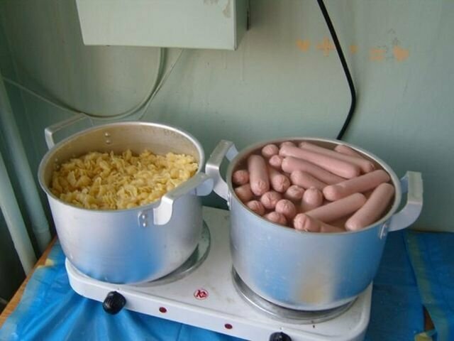 Макароны и сосиски по акции всегда приходят на помощь Откровения нищебродов: здоровье и хорошее настроение на хлеб не намажешь
(22 фото)