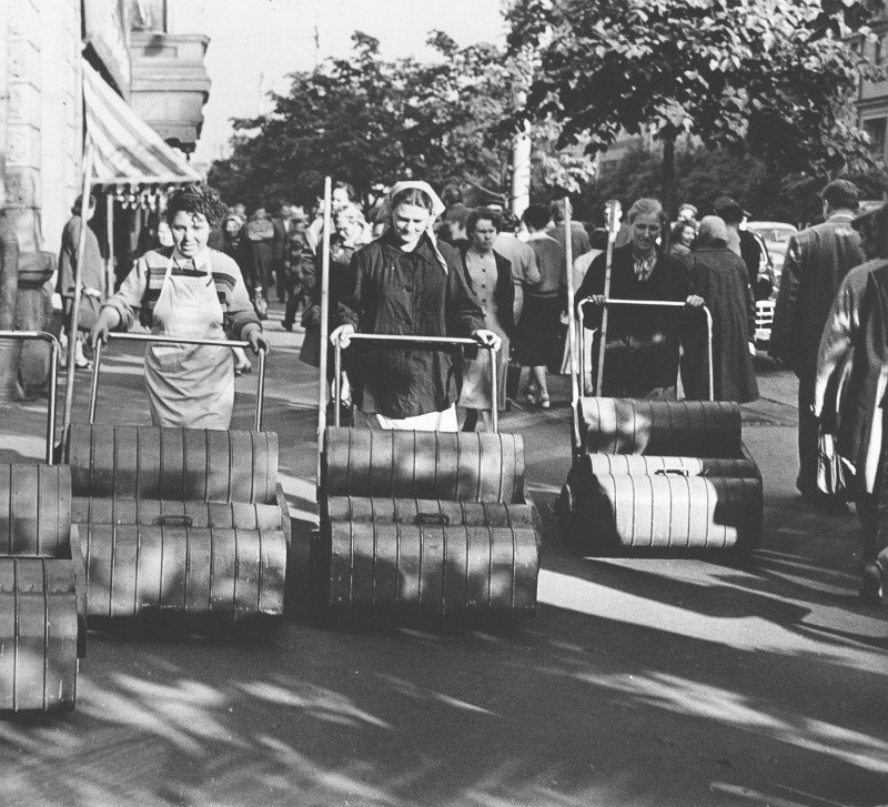 Уличные подметальные машины, 1958 год, Москва знаменитости, интересные фото, фото