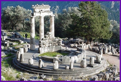 http://www.intravels.ru/wp-content/uploads/2012/05/greece-delphi-sanctuaryathena2.jpg