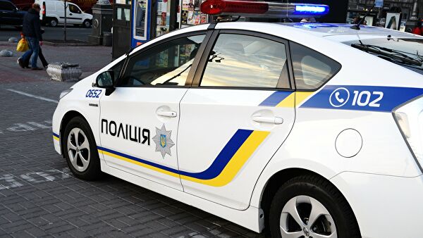 Автомобиль украинской полиции в Киеве Украинскую телеведущую избили и пытались изнасиловать на глазах у сына