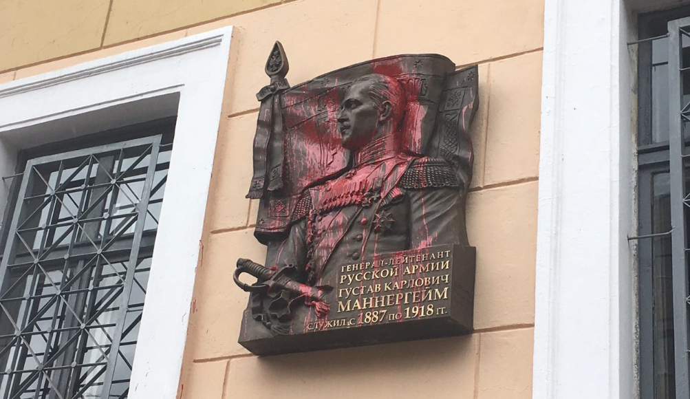 «Рыба гниёт с головы». Несмешная постановка для не совсем здорового социума. «Рыба гниёт с головы». Несмешная постановка для не совсем здорового социума.