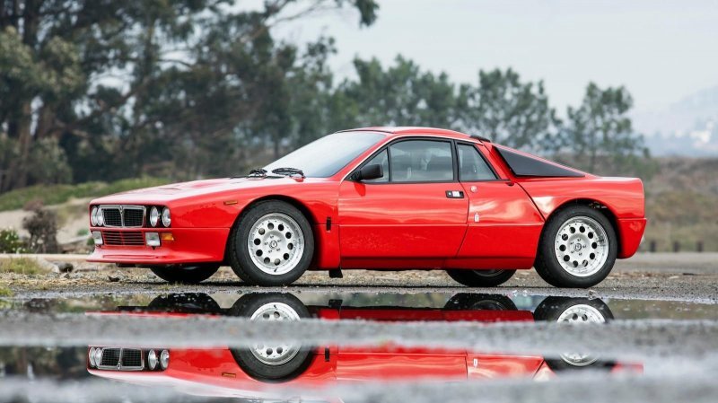 Lancia Rally 037 Stradale, построенная в начале 80-х для чемпионата мира по ралли (20 фото) Lancia Rally 037 Stradale, построенная в начале 80-х для чемпионата мира по ралли (20 фото)