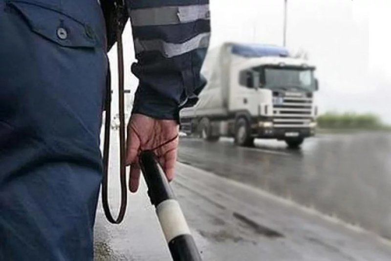 Сотрудники ГИБДД попались на рекордной взятке Сотрудники ГИБДД попались на рекордной взятке взятка, во дают, вьетнамцы, менты, рекорд
