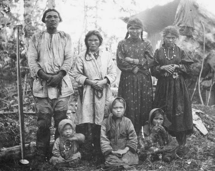 Семья манси. Ретро-cнимок. Фото:vavav.ru Семья манси. Ретро-cнимок. Фото:vavav.ru