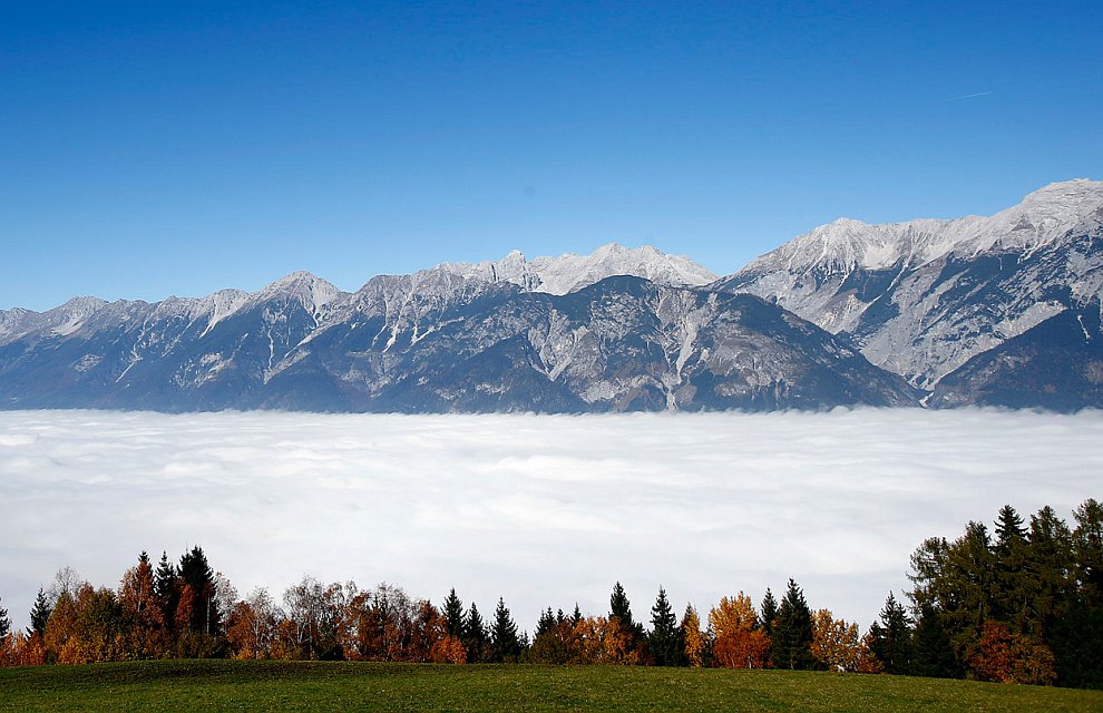 Осенний туман в австрийской провинции Тироль,