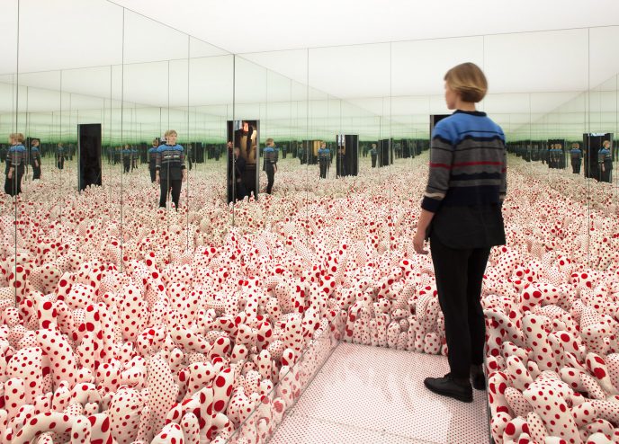 Самая дорогая художница уже 40 лет живет в сумасшедшем доме. Взглянув на ее картины вы поймете почему Самая дорогая художница уже 40 лет живет в сумасшедшем доме. Взглянув на ее картины вы поймете почему