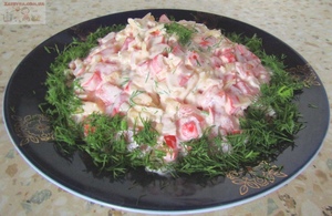 Фото к рецепту: Салат с крабовыми палочками, сыром и помидорами Фото к рецепту: Салат с крабовыми палочками, сыром и помидорами