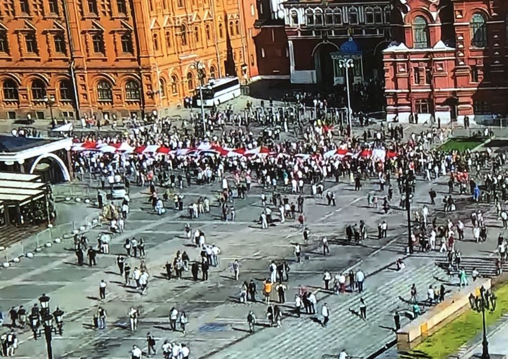 Хорватские болельщики развернули в Москве огромный баннер с надписью «Спасибо, Россия» Хорватские болельщики развернули в Москве огромный баннер с надписью «Спасибо, Россия»