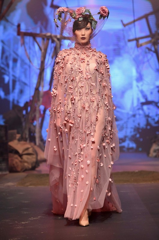 A model walks the runway during the Amato show at Fashion Forward March 2017 held at the Dubai Design District on March 25, 2017 in Dubai, United Arab Emirates.