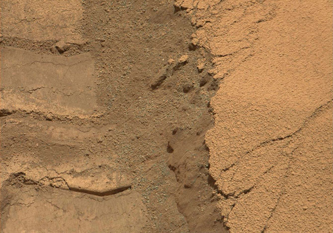Curiosity приступил к анализу грунта Марса