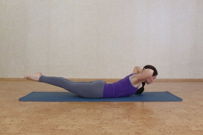 Поза саранчи помогает от болей в спине. / Фото: yoga24.info Поза саранчи помогает от болей в спине. / Фото: yoga24.info