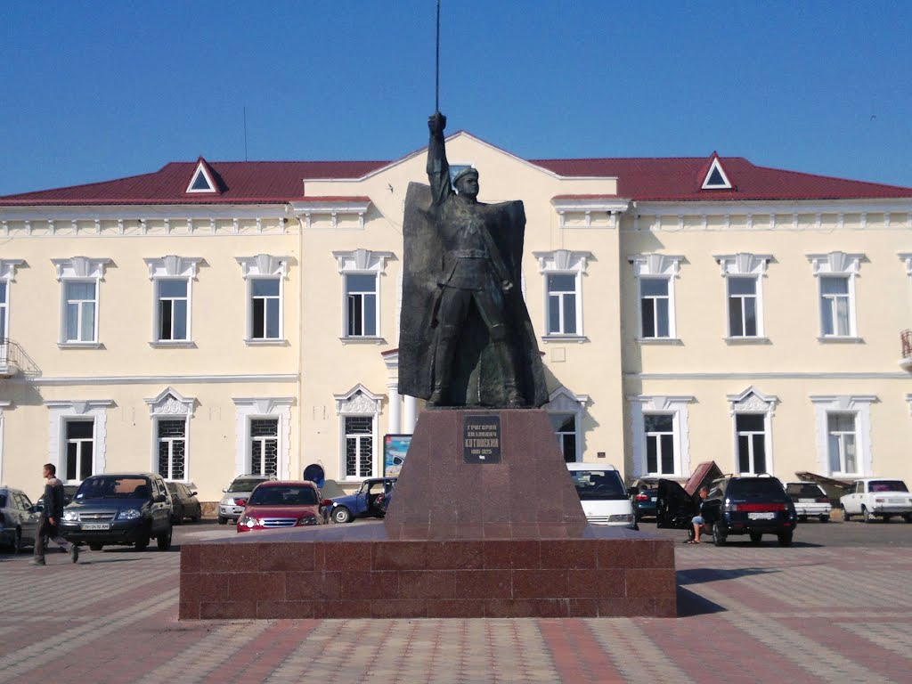 В Одесской области снесли памятник Котовскому (ВИДЕО)