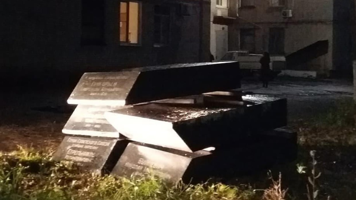 Надгробия советских героев-пограничников нашли на свалке в Приморье