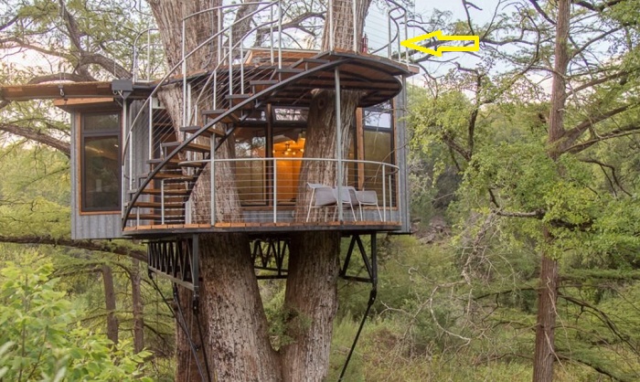 Вход в Yoki Treehouse расположен на крыше. Вход в Yoki Treehouse расположен на крыше.