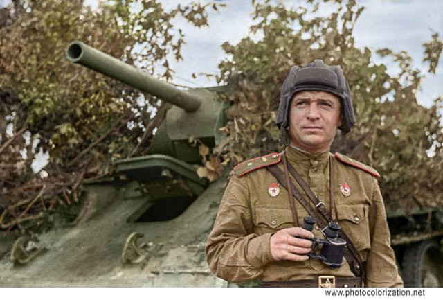 Т-34-85, подожженный панцерфаустом, и замечательные очки, спасшие мехвода Т-34-85, подожженный панцерфаустом, и замечательные очки, спасшие мехвода