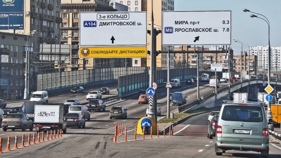 Узлы возле крупных торговых комплексов на МКАДе решили «развязать»