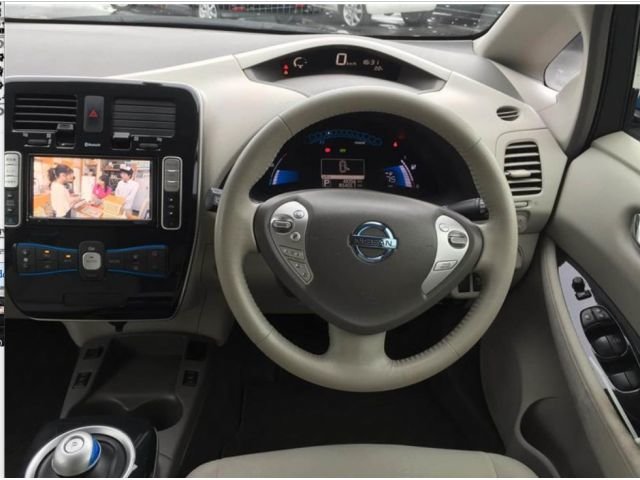 Купил семилетнюю "электричку" Nissan Leaf