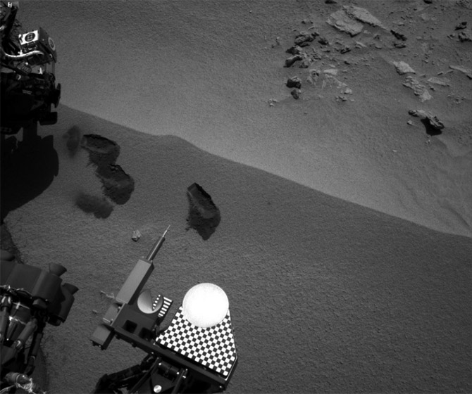 Curiosity приступил к анализу грунта Марса