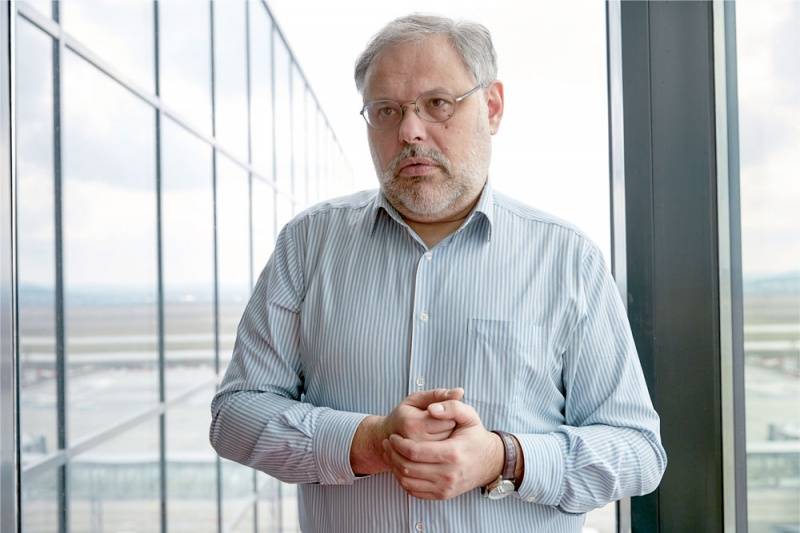 Михаил Хазин: Вятрович — самый верный и надежный агент России на Украине Михаил Хазин: Вятрович — самый верный и надежный агент России на Украине