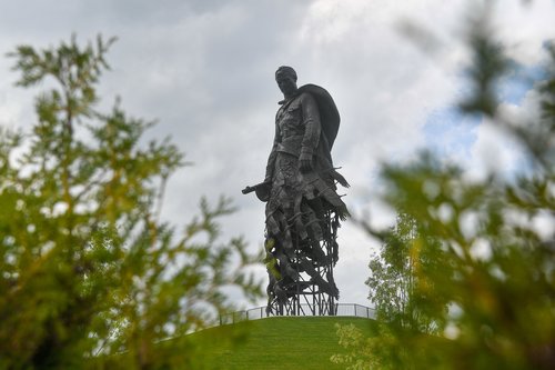 "Их генералы не встанут на колени": Что увидели простые люди на Западе в параде Победы