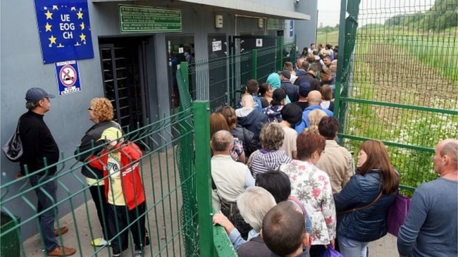 Более половины украинцев работают заграницей Более половины украинцев работают заграницей