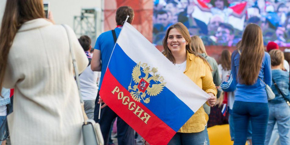 В Москве на выходных продолжат отмечать 350-летие флага России. Фото: mos.ru