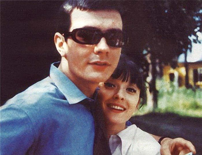 Молодо-зелено: 16 ранних и непродолжительных браков советских знаменитостей Молодо-зелено: 16 ранних и непродолжительных браков советских знаменитостей