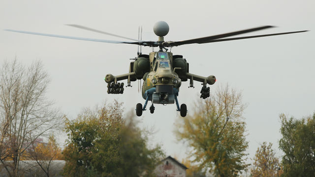 Первый образец модернизированного вертолета Ми-28Н в момент совершения первого полета во время летных испытаний на территории Московского вертолетного завода им. М.Л. Миля холдинга "Вертолеты России" в Томилино