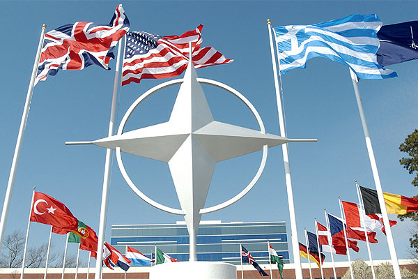 НАТО подходит к России с восточного фланга