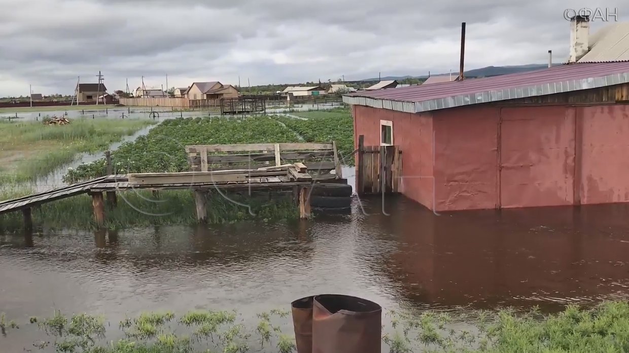 Вышедшая из берегов река затопила поселок в Читинской области