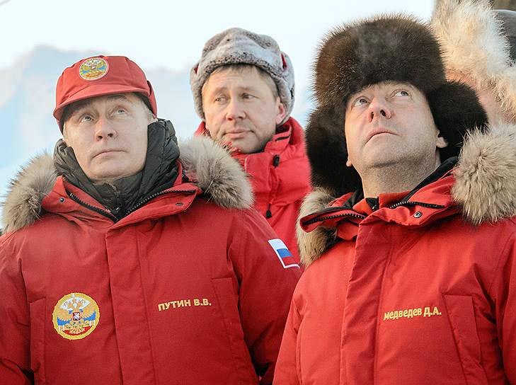 Дело действительно пахнет порохом, раз Лавров на 9 мая вынужден ехать в США на какой-то Арктический совет, который занимается чем бы вы думали? Дело действительно пахнет порохом, раз Лавров на 9 мая вынужден ехать в США на какой-то Арктический совет, который занимается чем бы вы думали?