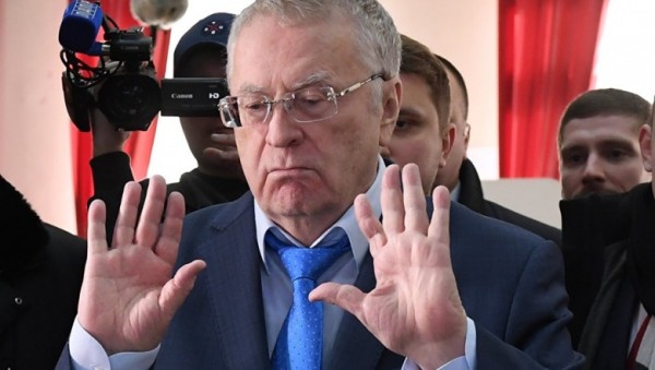 Срочно! Лидер ЛДПР подрался с прохожим, назвавшим его говном (ВИДЕО) Срочно! Лидер ЛДПР подрался с прохожим, назвавшим его говном (ВИДЕО)