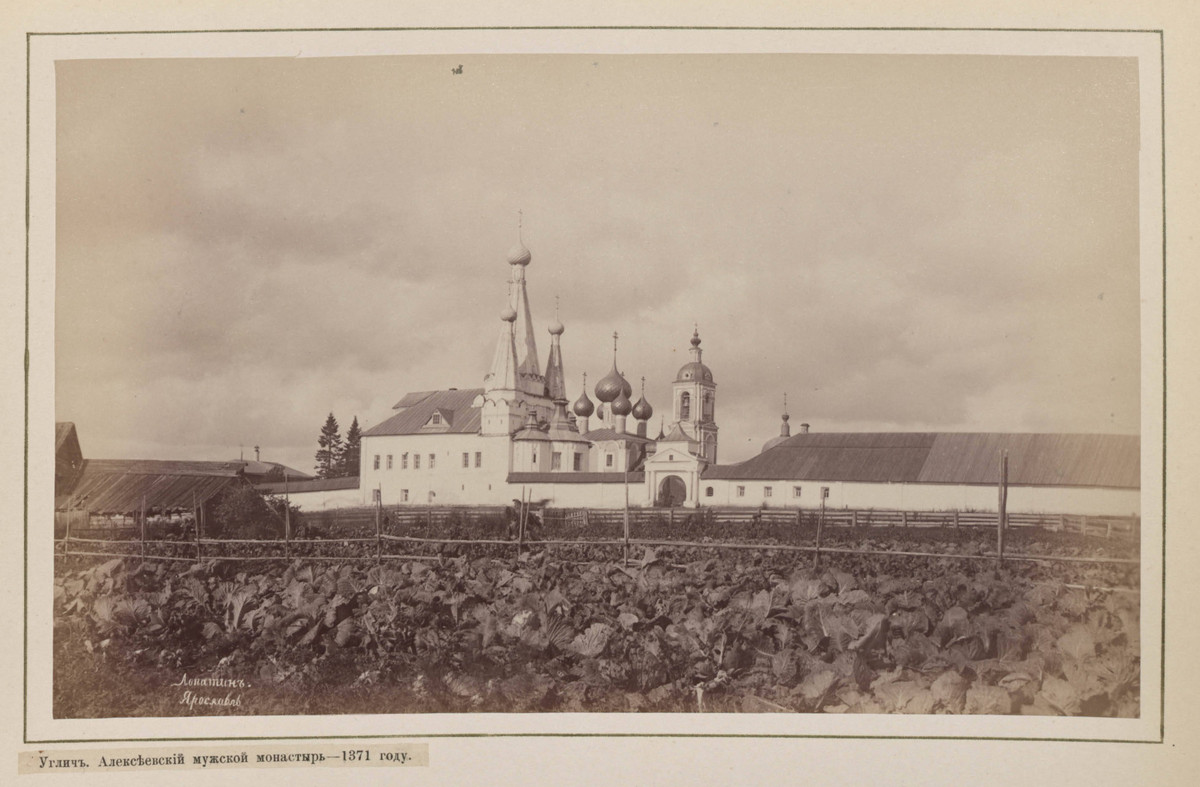 Hramy-goroda-Uglicha-v-starinnyh-foto 31