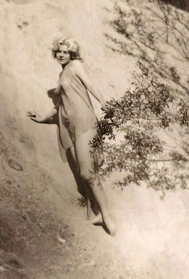 Jean Harlow Taken by Edwin Bower Hesser, 1929 (19).jpg