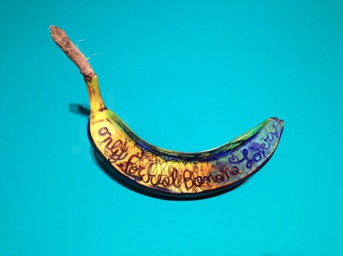 Граффити на бананах от Марты Гросси (13 фото)