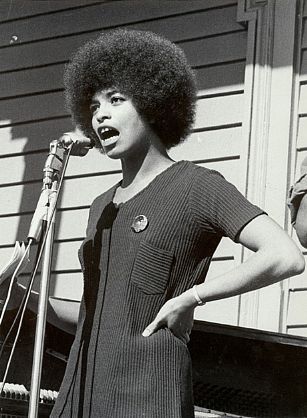 Angela-Davis http://passapalavra.info/wp-content/uploads/2012/05/Angela-Davis-02.jpg