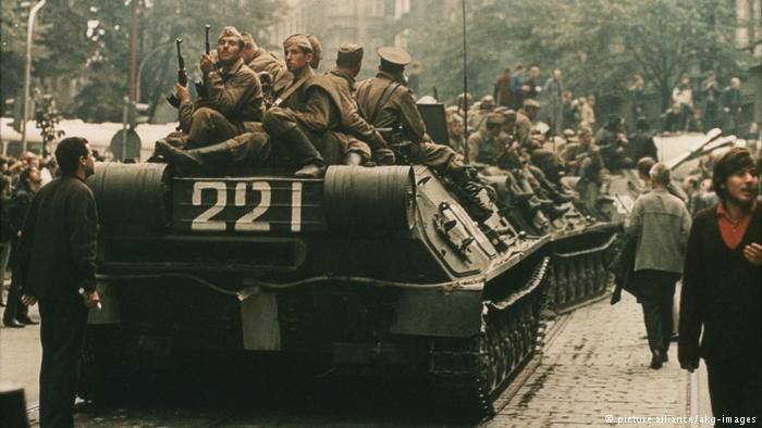 Советские танки в Праге в августе 1968 года Советские танки в Праге в августе 1968 года