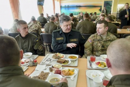 Порошенко поведал об уникальности украинского армейского сухпайка Порошенко поведал об уникальности украинского армейского сухпайка