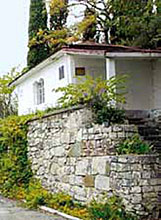 Предание связывает дореволюционную историю этого домика на территории «Артека» с именем графини де Ламотт, ставшей прототипом Миледи