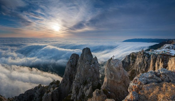 Туристы застряли в скалах в Крыму
