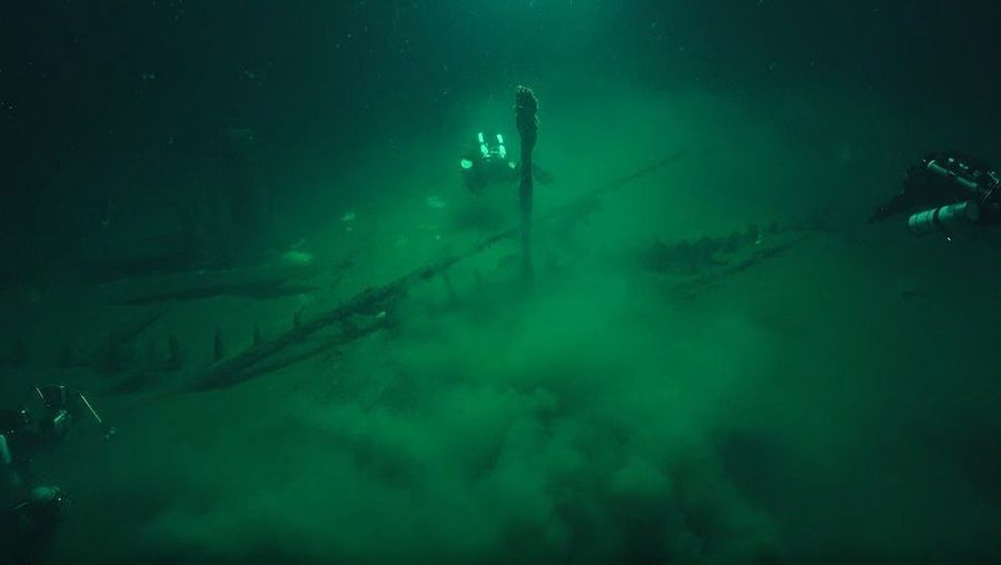 В Черном море обнаружен неповрежденный древнегреческий корабль возрастом 2400 лет! В Черном море обнаружен неповрежденный древнегреческий корабль возрастом 2400 лет!