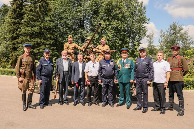 Московские спасатели торжественно открыли сквер 75-летия Победы