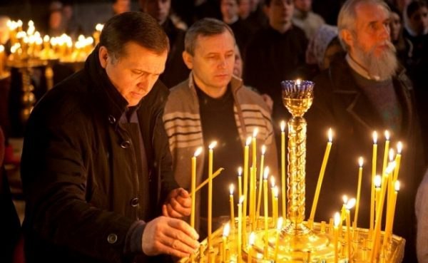 В двух храмах района Аэропорт отслужат молебны за усопших