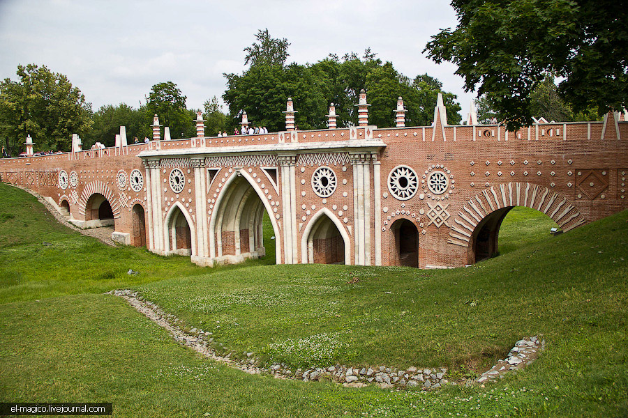 Готика в архитектуре Петергофа