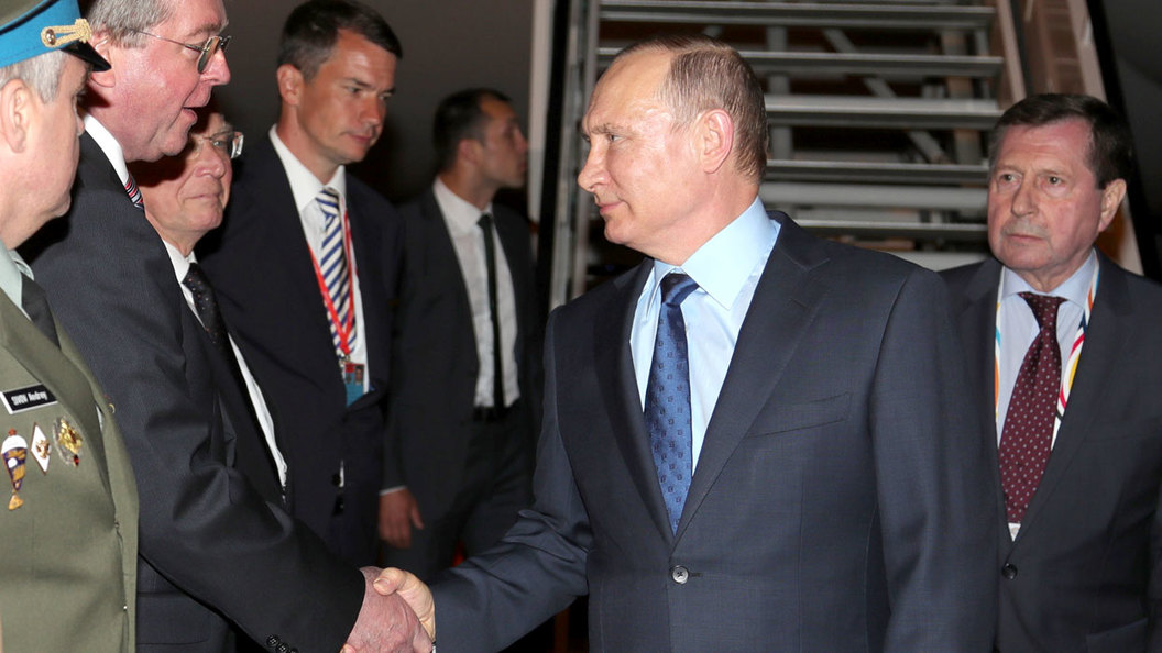 Путин спасает бунтующий Гамбург Путин спасает бунтующий Гамбург