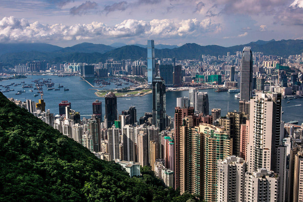 Общий вид на Гонконг с пика Виктории