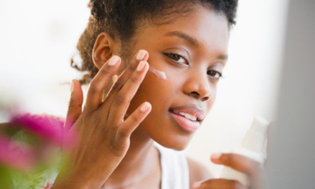 woman-face-lotion