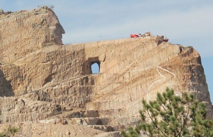 Недострой, ставший достопримечательностью: «Мемориал Неистового Коня». Недострой, ставший достопримечательностью: «Мемориал Неистового Коня».